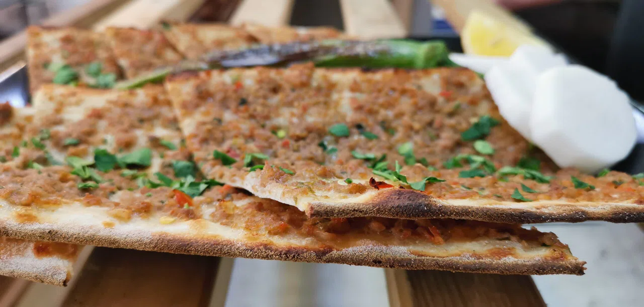 Konya'nın en ucuz etliekmek menüsü bu konumda. Pide fiyatları ise 15 TL