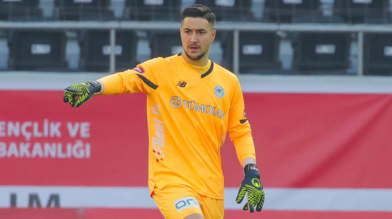 Konyaspor'un genç eldiveninden alkışlık performans