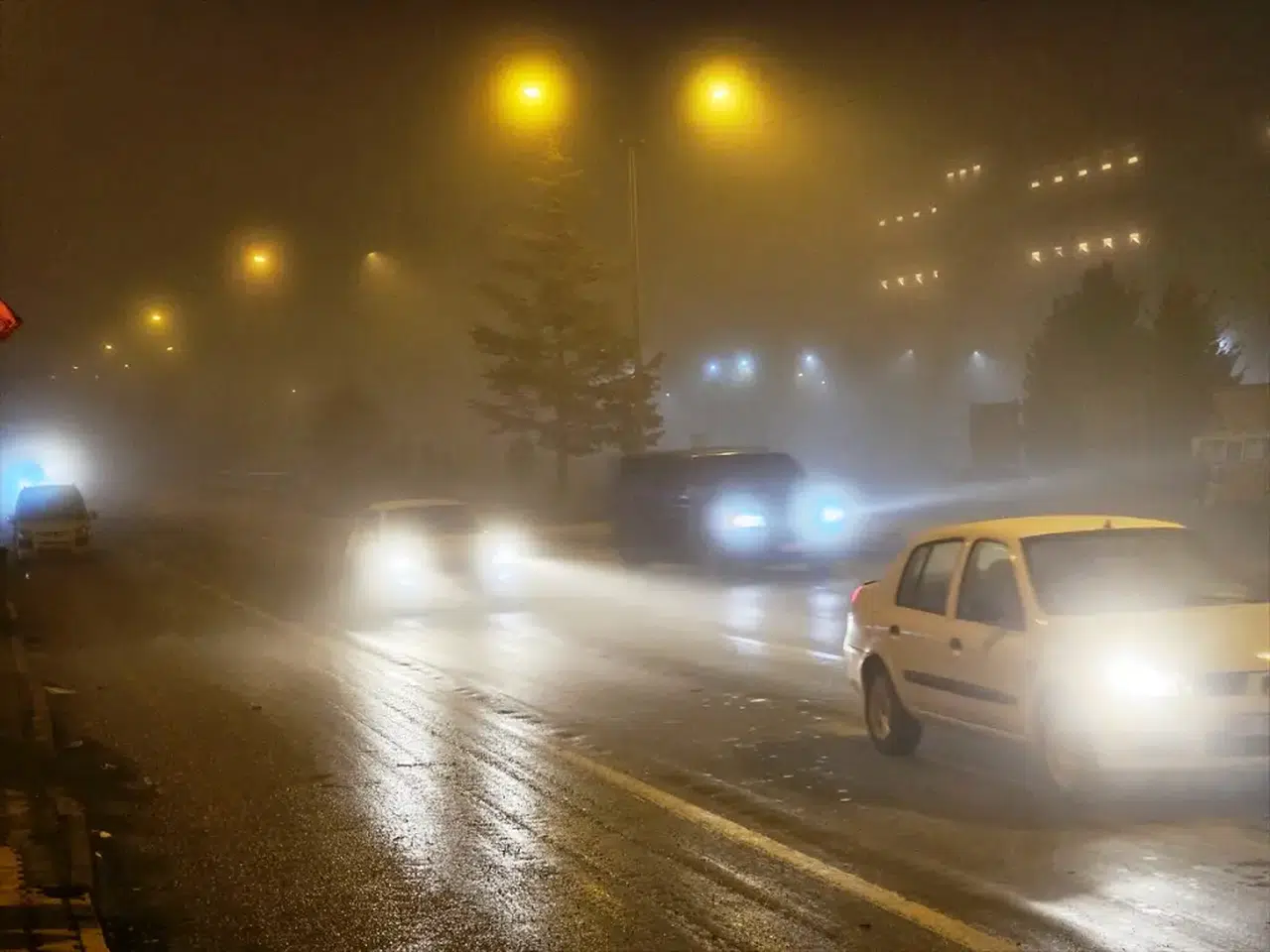 Konya'da kar yağışı başladı. Nisan ayı şaşkınlığa uğrattı