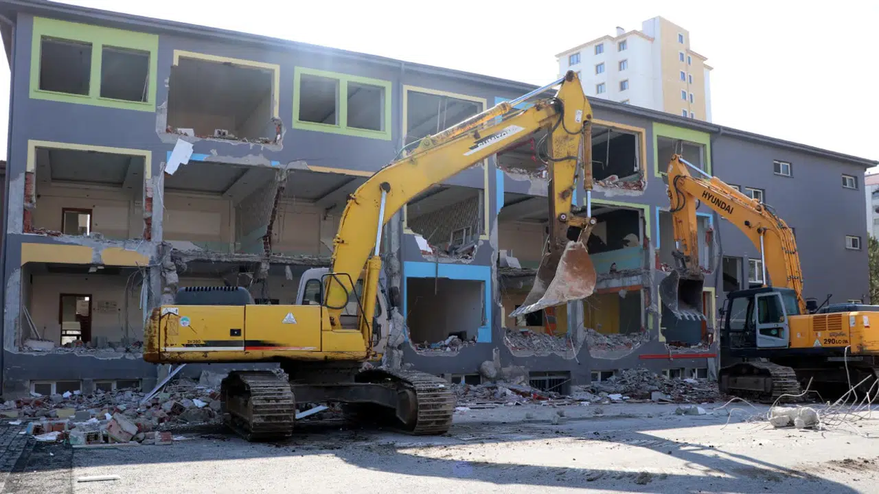 Konya'da bir okul daha yıkılıyor. Öğrenciler o okula taşınacak