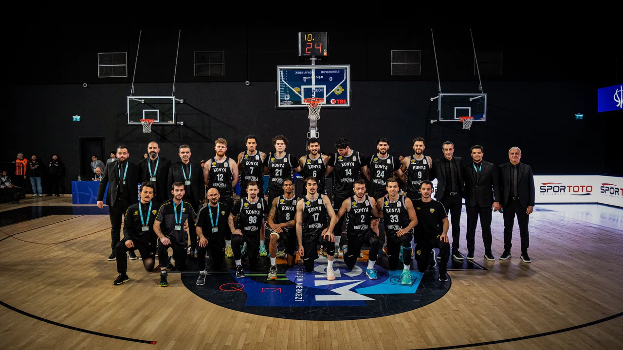 Büyükşehir basketbol kupayı finalde kaçırdı