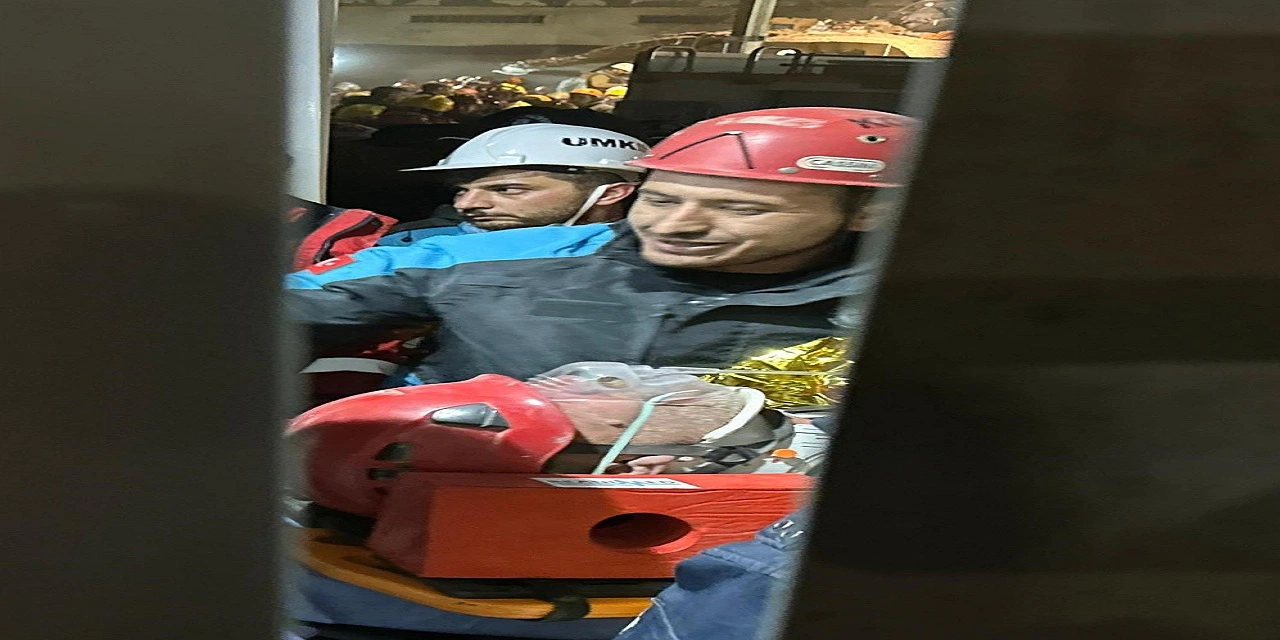 Enkaz altından saatler sonra kurtarıldı, AFAD görevlisine "Abi hoşgeldin" dedi