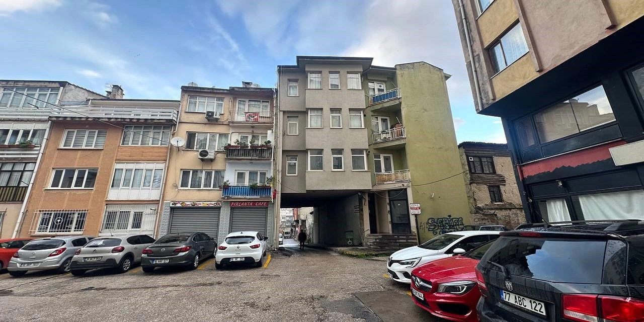 Bir yanda çöken, bir yanda kolonsuz apartmanlar