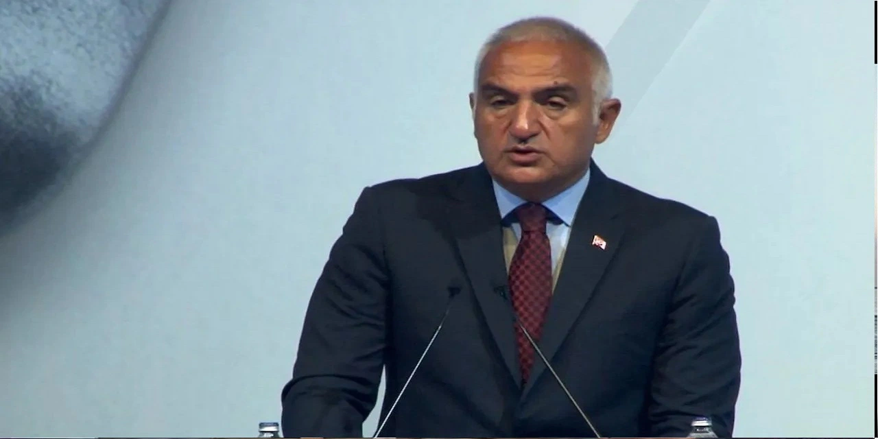 Bakan Ersoy, 'istifa' sorularını yanıtsız bıraktı