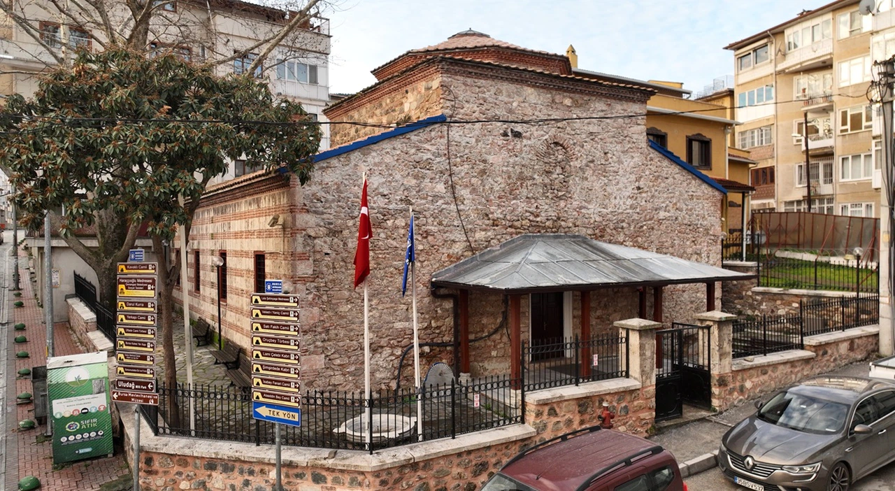 700 yıllık medresenin içerisine tuvalet yaptılar; vatandaş tepkili