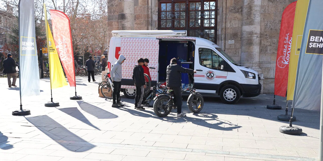 Bisiklet Şehri Konya'da ücretsiz bisiklet tamiri