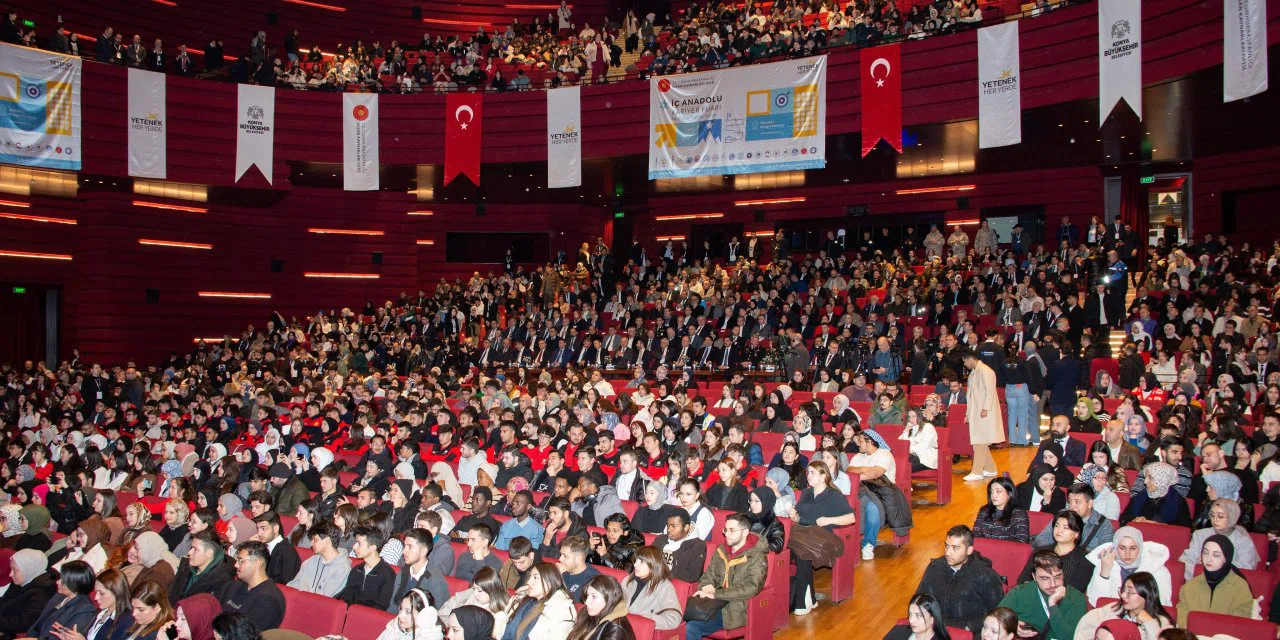 Selçuk Üniversitesi ev sahipliğinde gençler ve iş insanları buluştu