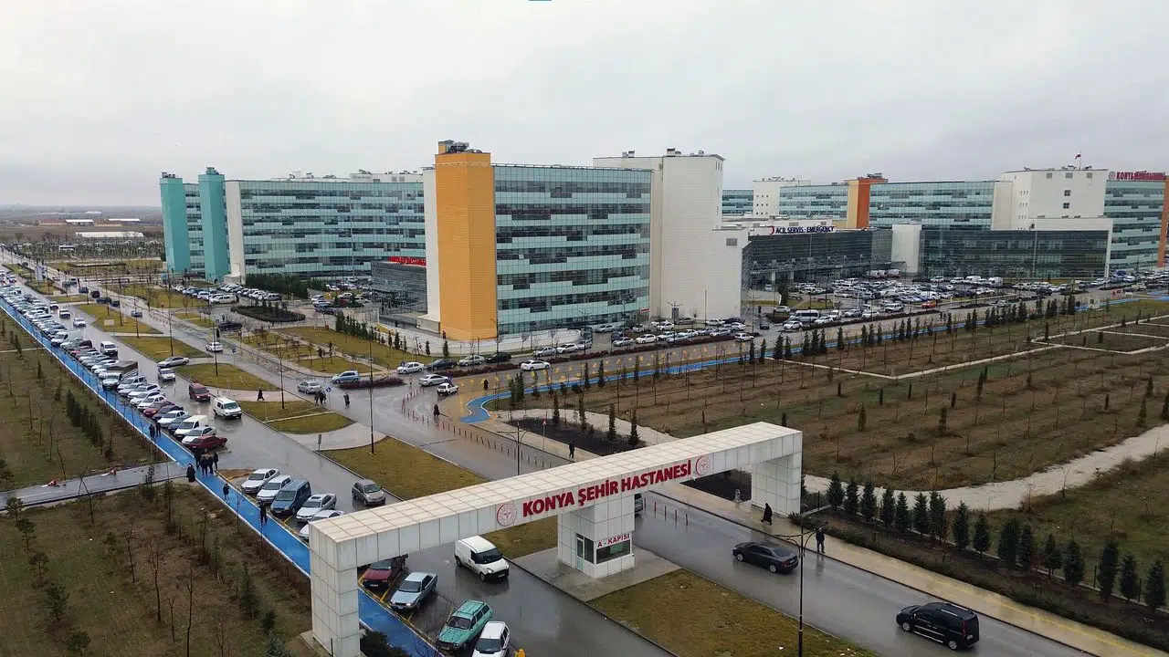 Konya'daki bu hastanenin otoparkına girenler bir daha çıkamıyor. Kantininde de fahiş fiyat var