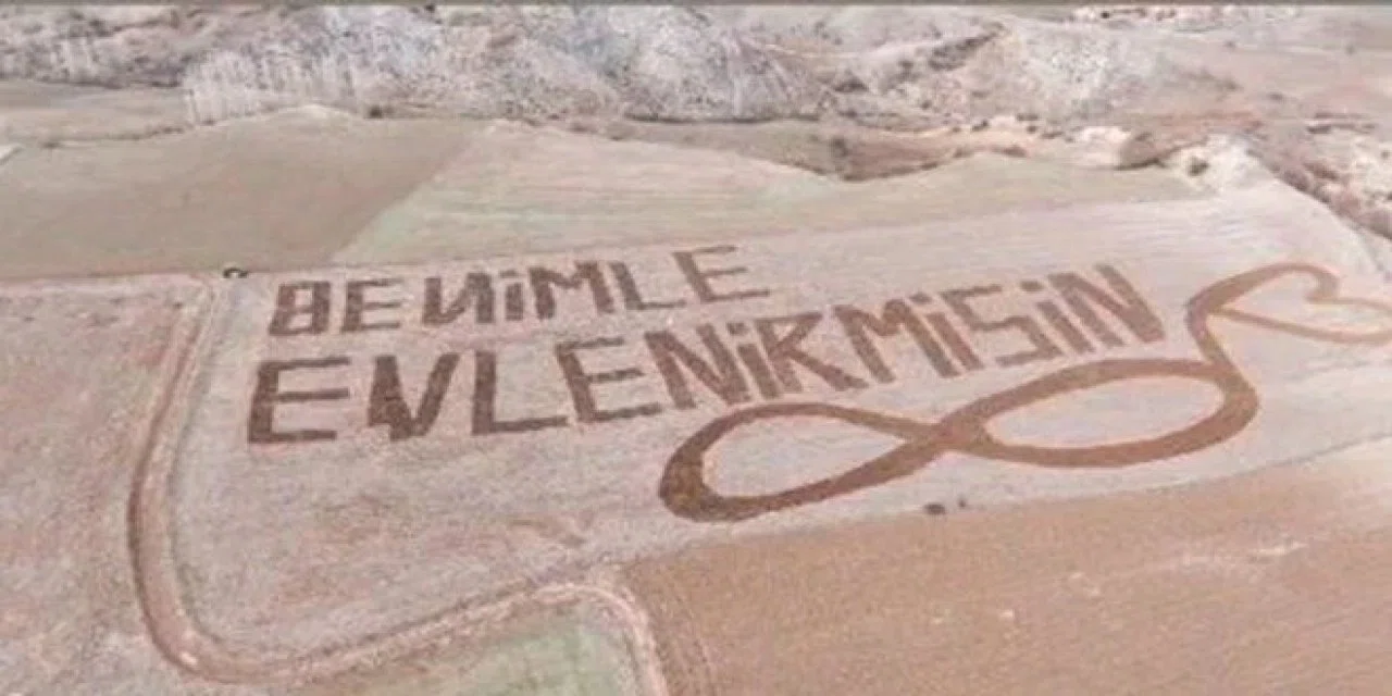 Çiftçi genç sevdiği kıza evlenme teklifini böyle yaptı