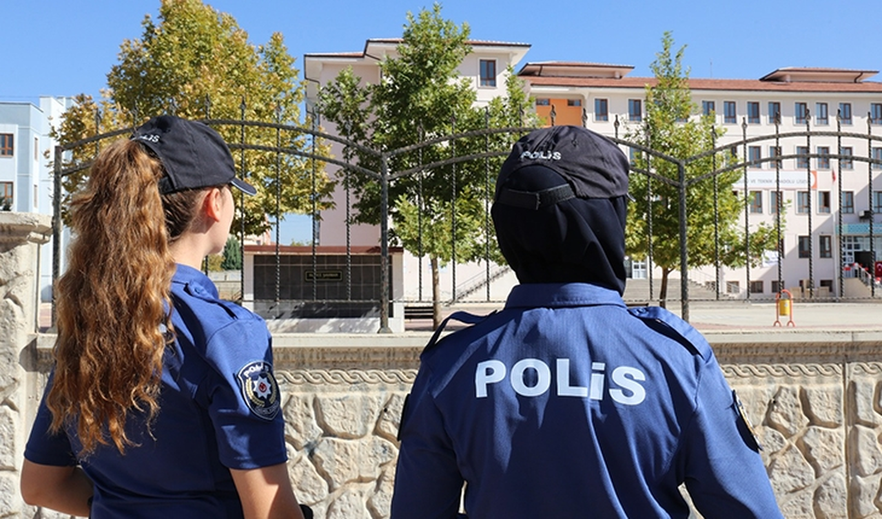 Konya Emniyeti gece gündüz sahada. Okul çevrelerindeki denetimler artırıldı