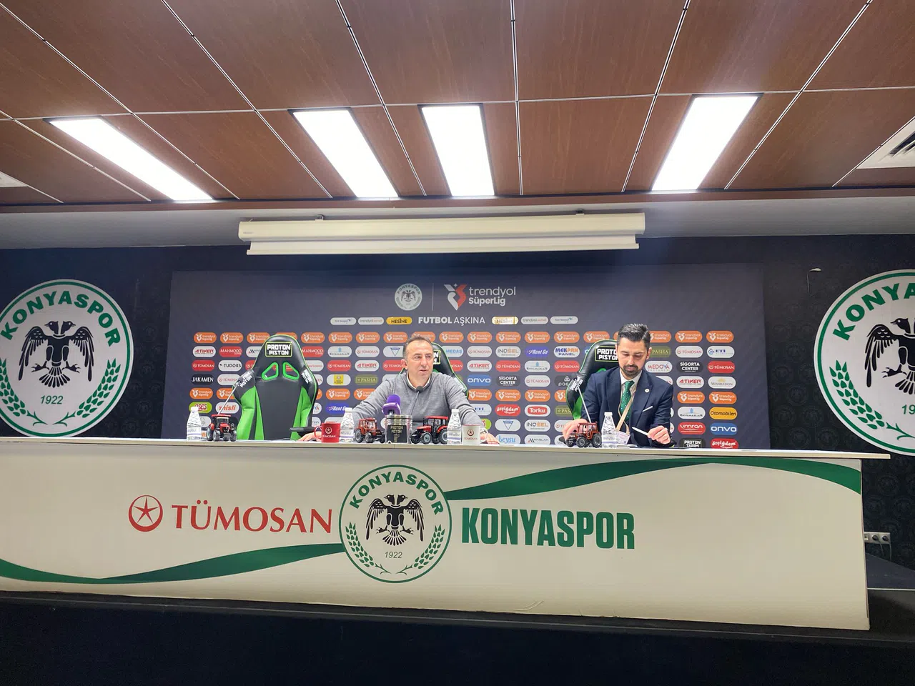 Konyaspor'da Recep Uçar'dan galibiyet açıklaması. 'Trabzonspor'u yeneceğimizi söyledim ve yendik'
