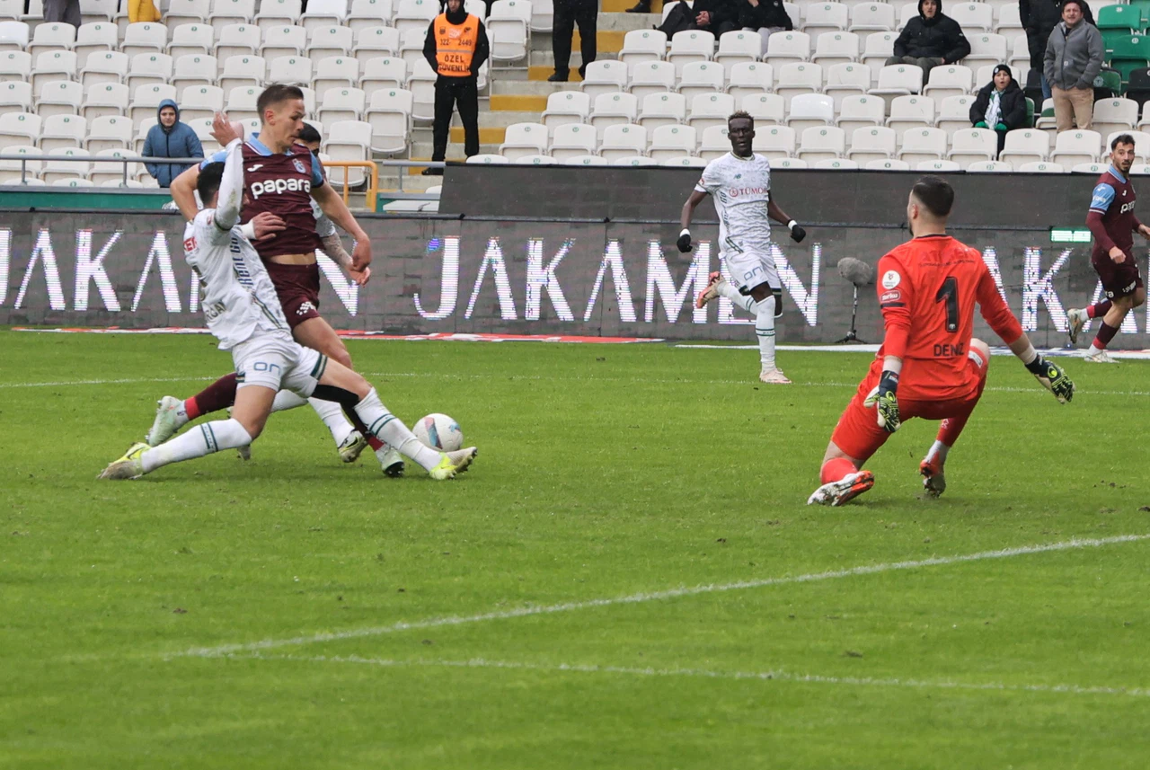 Konyaspor'da kalenin yeni prensi; Deniz Ertaş. Trabzonspor'a karşı duvar ördü
