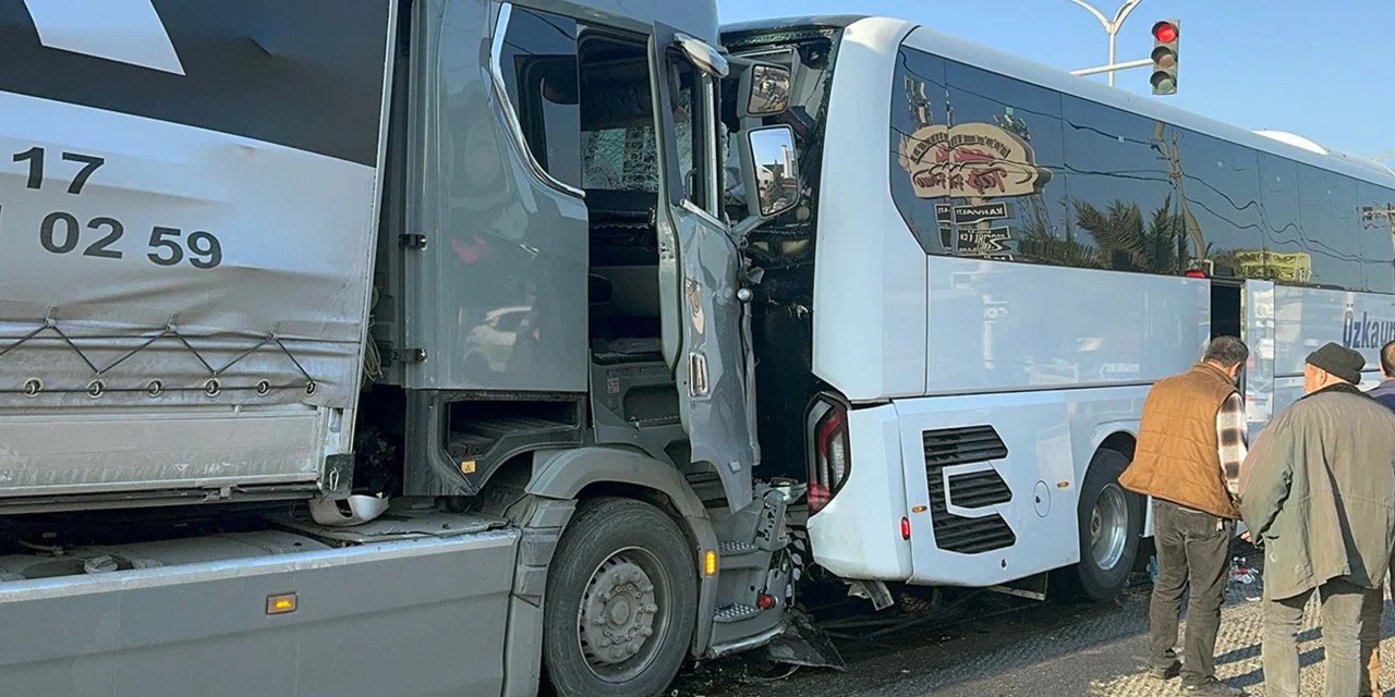 Konya firmasına ait otobüs kazaya karıştı. Ölü ve yaralılar var