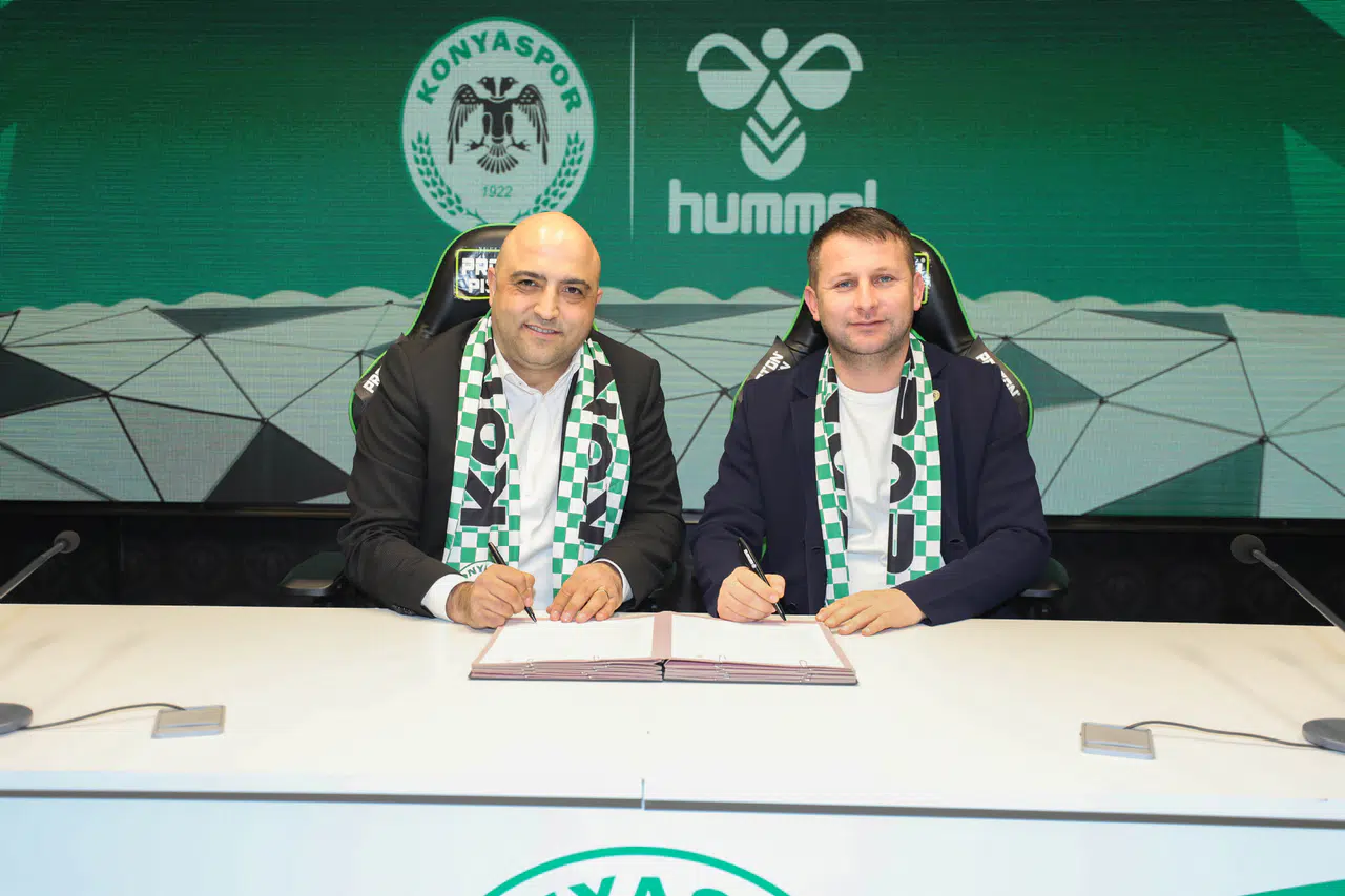 Konyaspor, Hummel ile 1+1 yıllık forma ve ürün sponsorluk anlaşması imzaladı