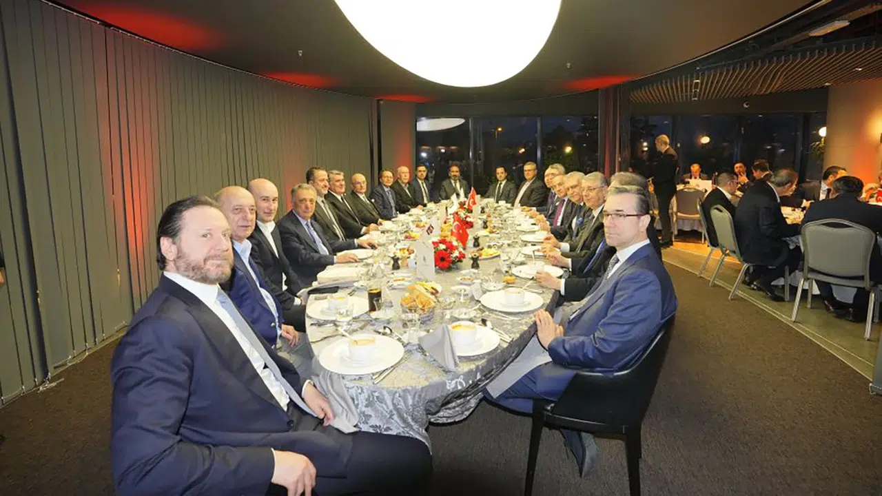 Beşiktaş camiası Konyaspor maçı öncesi iftarda buluştu