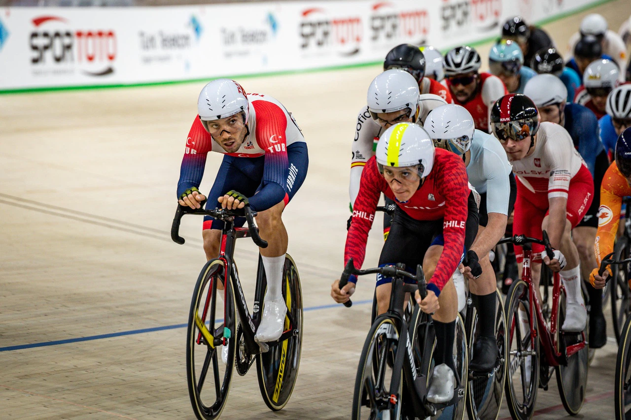 Konya Velodromu’nda tarihi anlar. Ramazan Yılmaz gururlandırdı