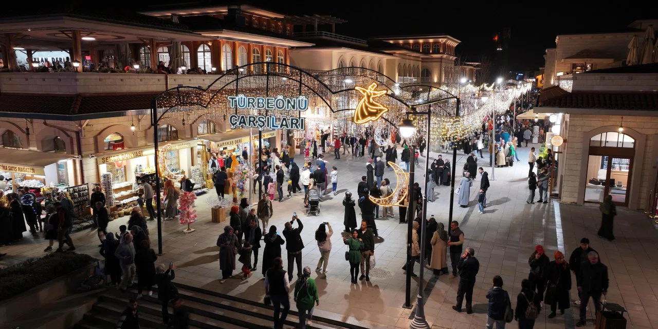 Konya'da çarşı pazara bayram erken geldi
