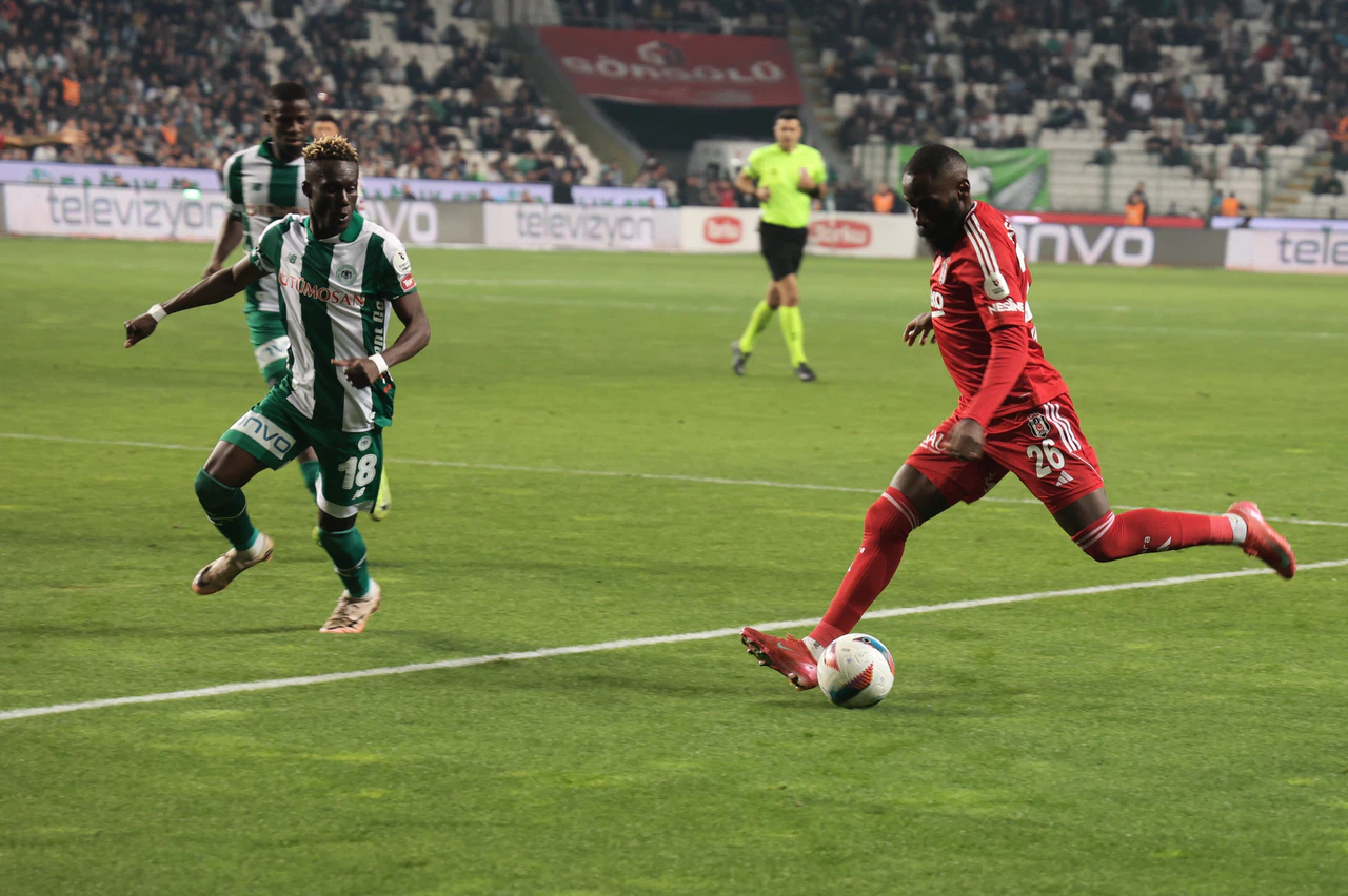 Konyaspor'da sağ bek alarmı. Alternatif isimler masada