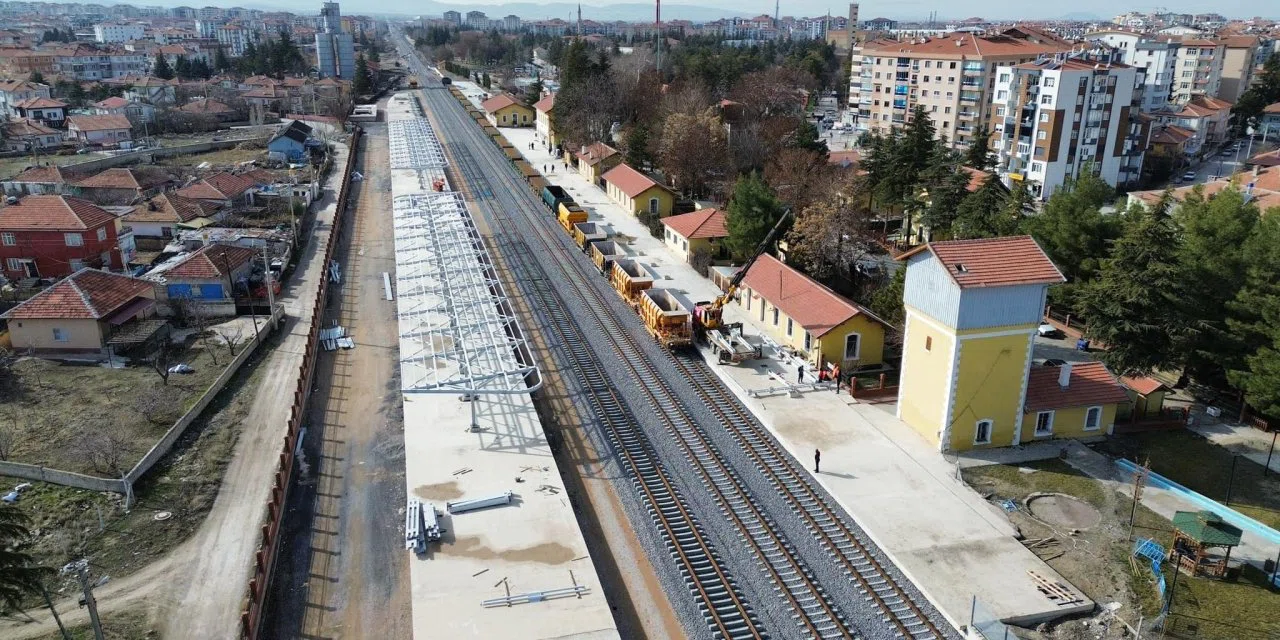 Konya'da Hızlı Tren bir mahalleyi ortadan ikiye böldü. Halk alt geçit istiyor