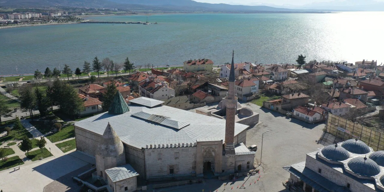 Konya'nın tarihi mirasına yeni proje geliyor. Eşrefoğlu Camisine Tanıtım Merkezi yapılacak