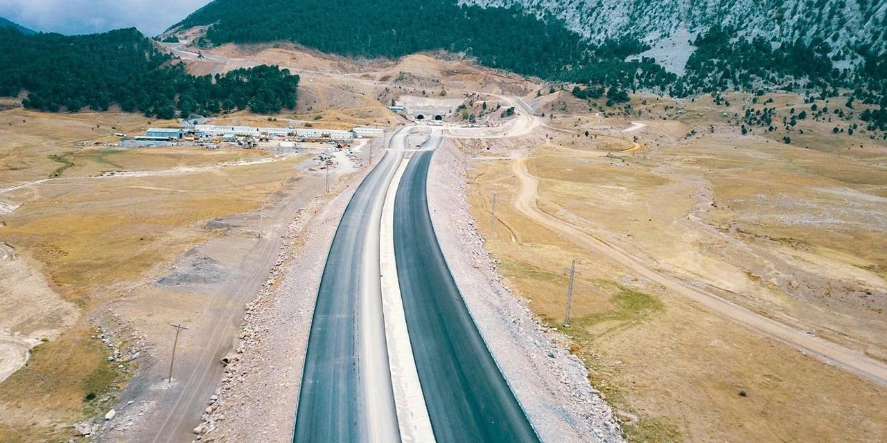Konya'dan Antalya'ya götüren en kısa yol. Sürücüler burayı tercih ediyor