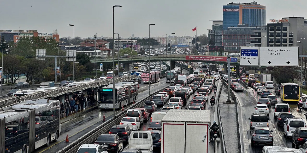 Bakan Yerlikaya: Gözünüz telefonda değil yolda olsun