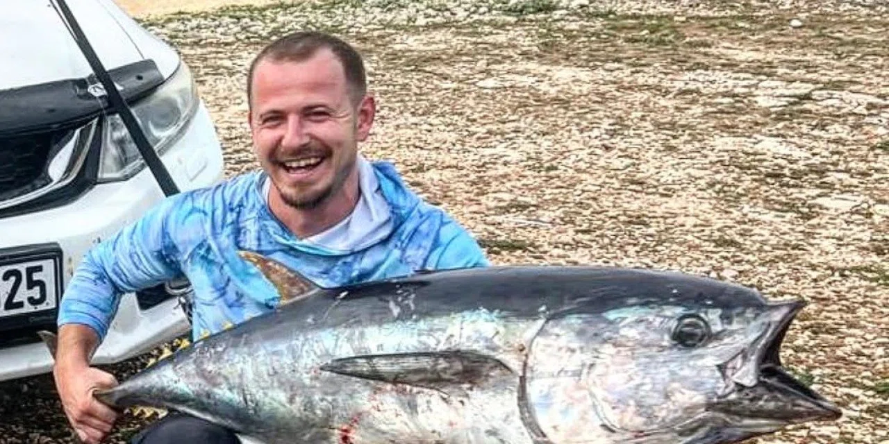 Edirne'de amatör balıkçının kıyıdan attığı oltayla 30 kiloluk orkinos şansı