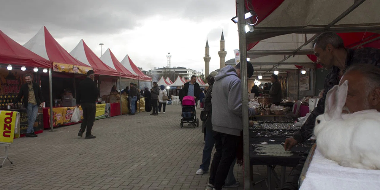 Konya'da 10 gün sürecek olan festival başladı. 7'den 70'e Erzurum ürünleri var
