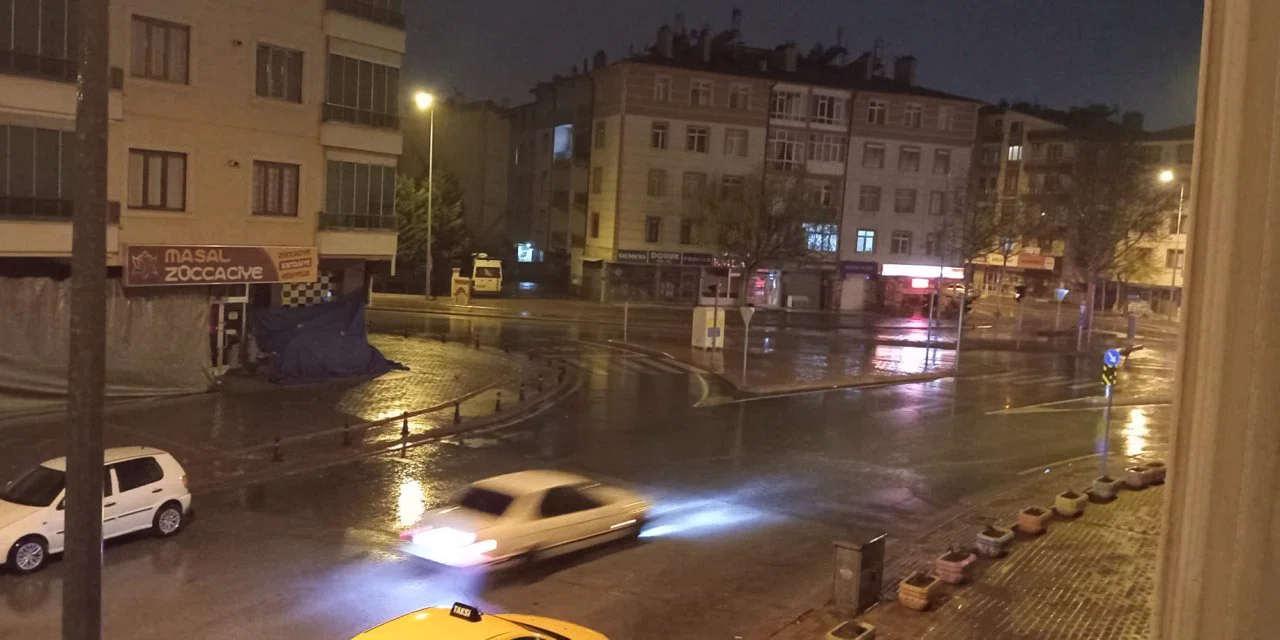 Kuraklığa çare olur mu? Konya sağanak yağmura teslim oldu
