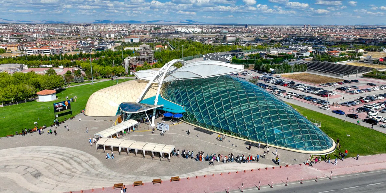 Konyalılar bayramda bu mekanların önünde kuyruk oluşturdu. 80 bin kişi akın etti