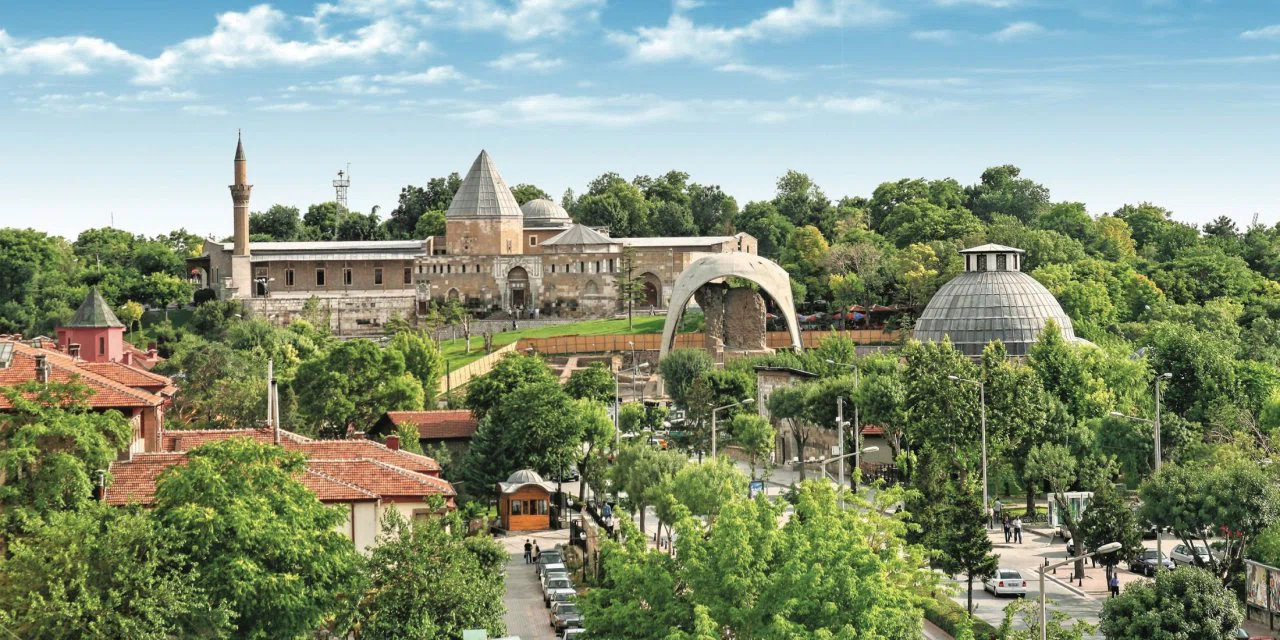 Konya'daki bu eser cam fanusta saklanmalı. Anadolu Fatih'i Sultanlar yatıyor