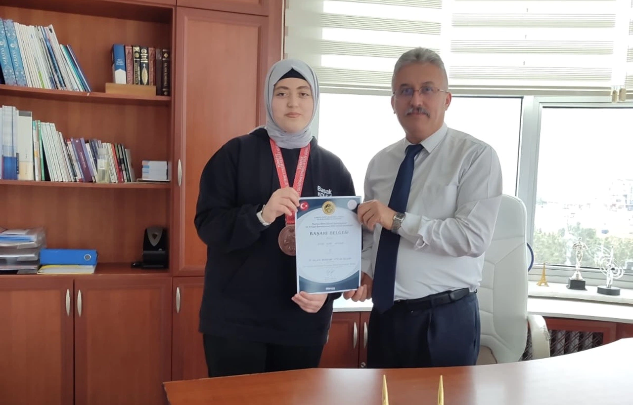 Ayşe Sude Kaymak’ın  Türkiye üçüncülüğü Konya’yı gururlandırdı