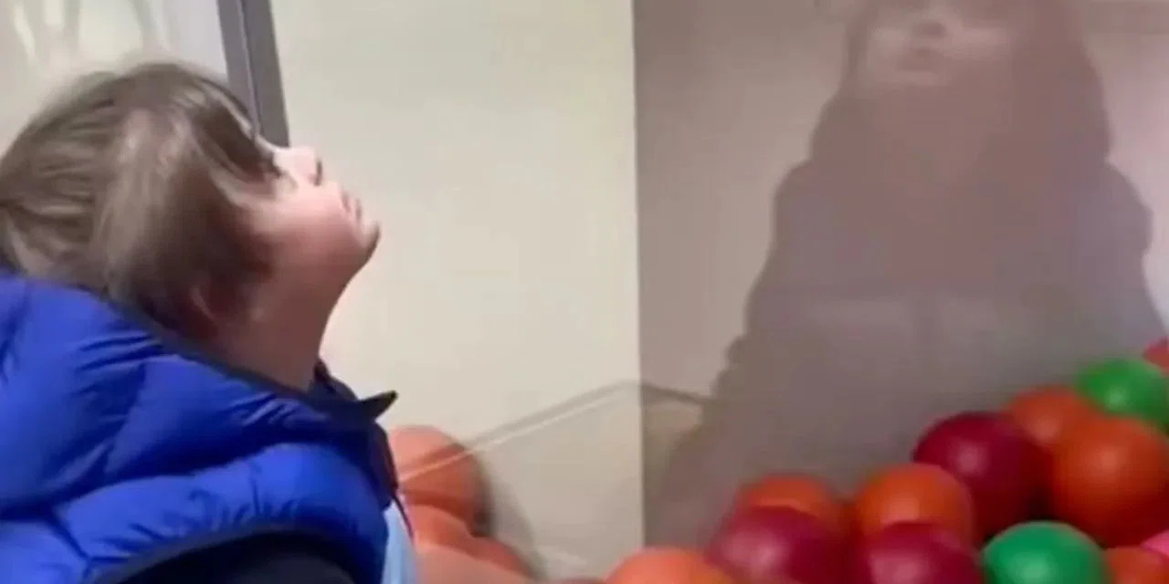 O özel çocuk AVM'de oyun parkına alınmamıştı; bakanlık olaya el koydu