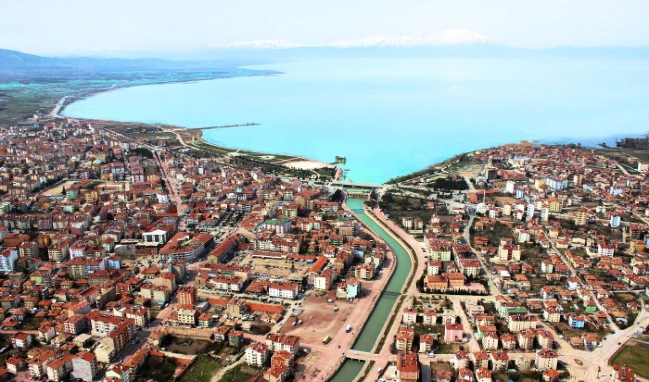 Konya'nın en büyük gölü kuruyor. Ovaya bu yıl tek damla su verilmeyecek