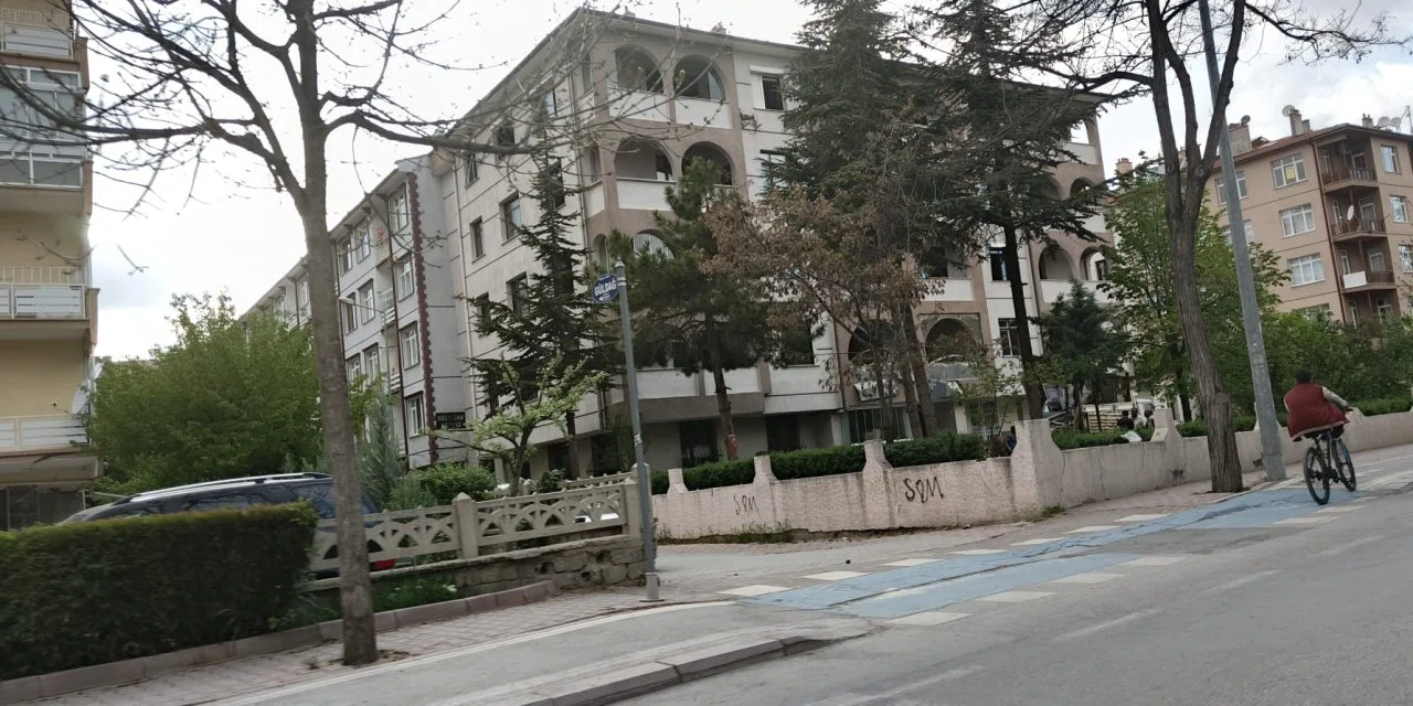 Konya'nın merkezindeki bir bina daha boşaltıldı. Yıkım kararı iddiası