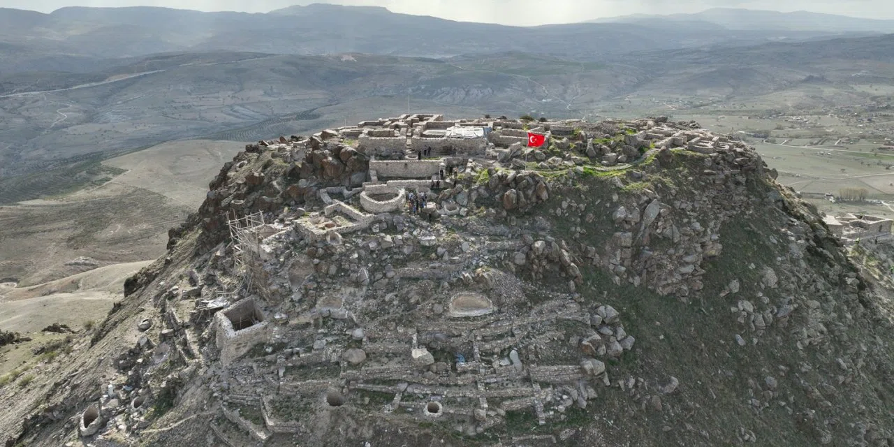 Bu mekan Konya'nın zirvesinde yer alıyor. Tarihi ile geçmişe ışık tutuyor