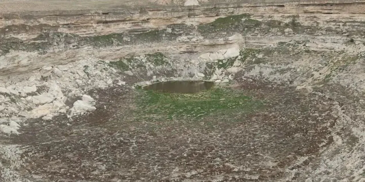 Konya'da deniz efsanesi ile bilinen obruk kuruyor. Dibi göründü
