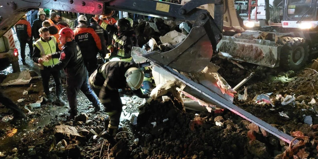 Samsun'daki heyelan: 2'si çocuk 3 kişi enkaz altında