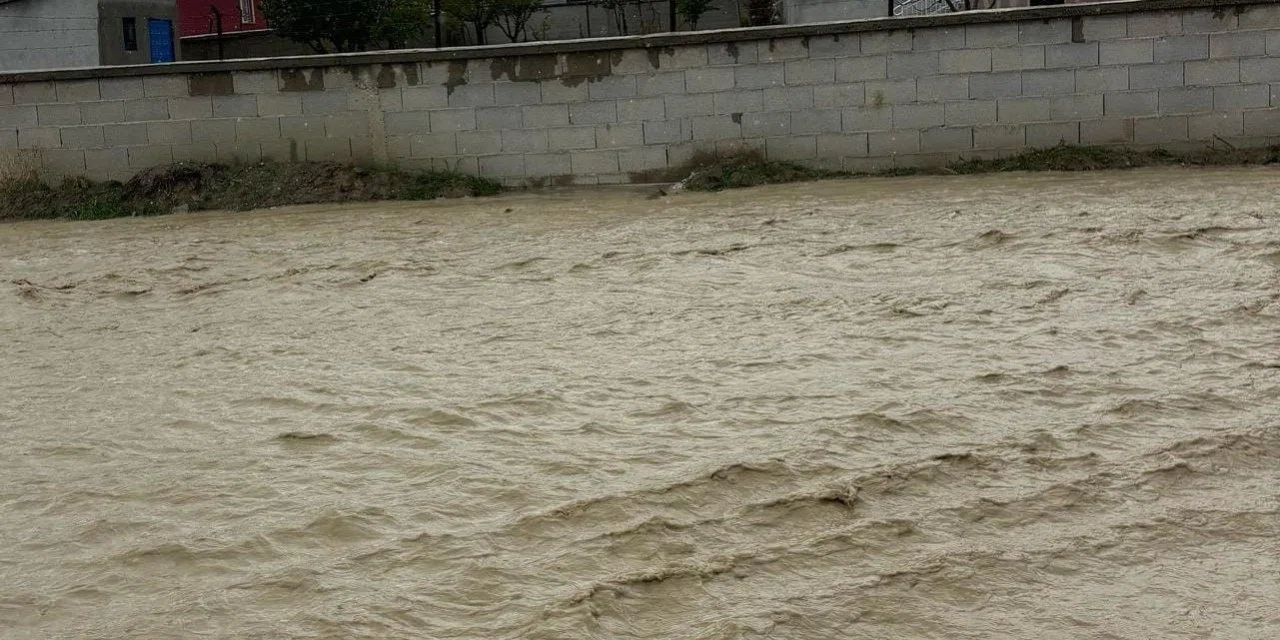 Konya'nın bu mahallesini görenler Nehir var zannetti. Sel suları böyle görüntülendi
