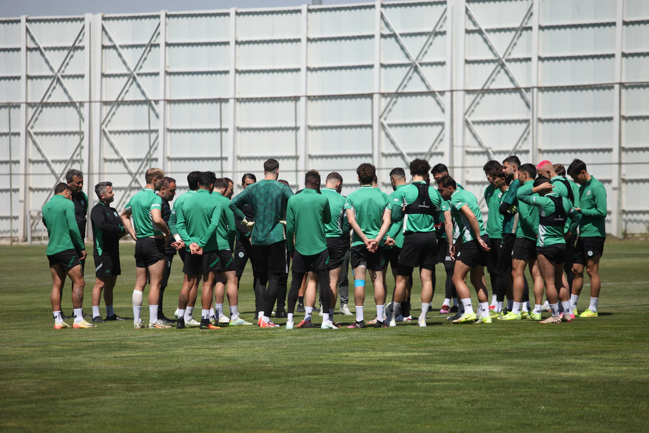Konyaspor'da bu mevki için transfer zirvesi. Transfer masası Erzurum'da kuruldu