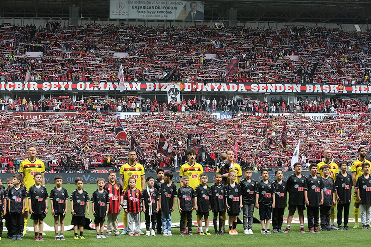 Konyaspor’dan Eskişehirspor’a kutlama