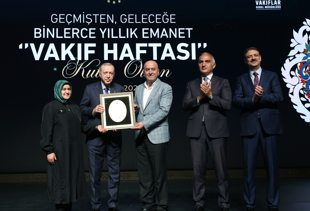 Cumhurbaşkanı Erdoğan’dan Mehir Vakfı’na “Yılın Vakfı” ödülü
