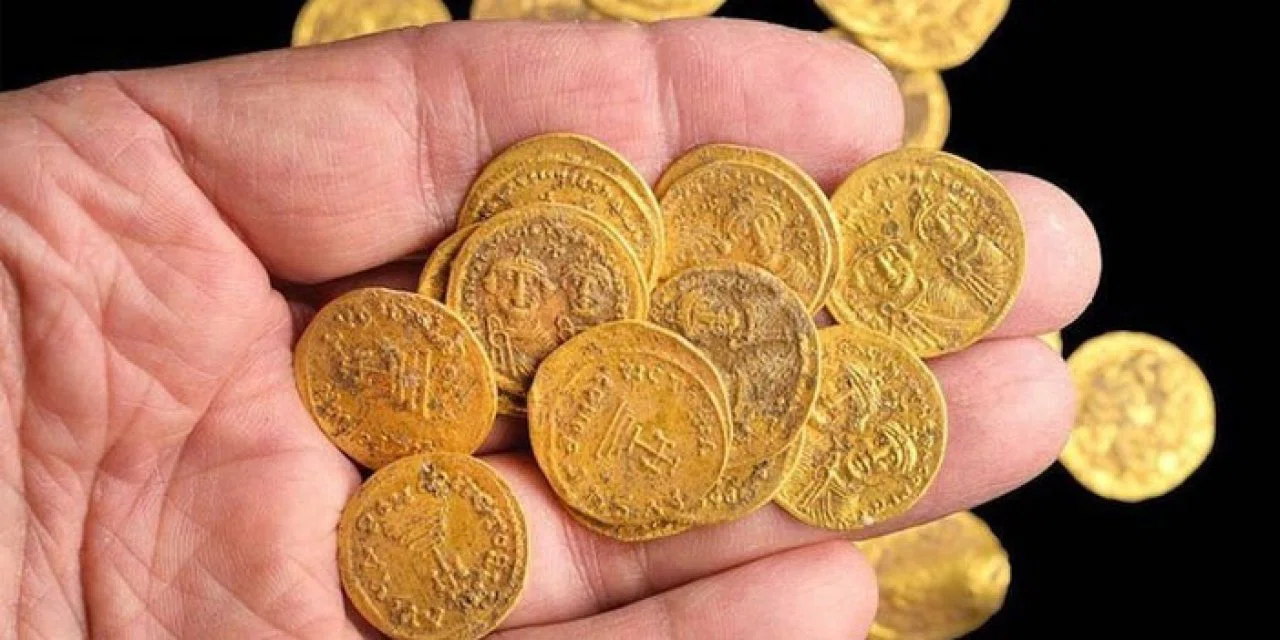 Konya'da tarihi eser kaçakçılğına geçit verilmedi. Yüzlerce altın sikke son anda kurtarıldı