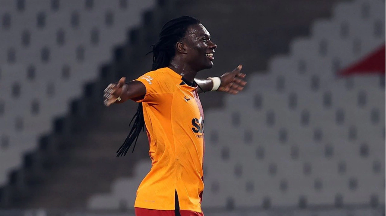 ÖZEL: Bafetimbi Gomis, Osimhen'in Galatasaray'daki performansına övgüler yağdırdı
