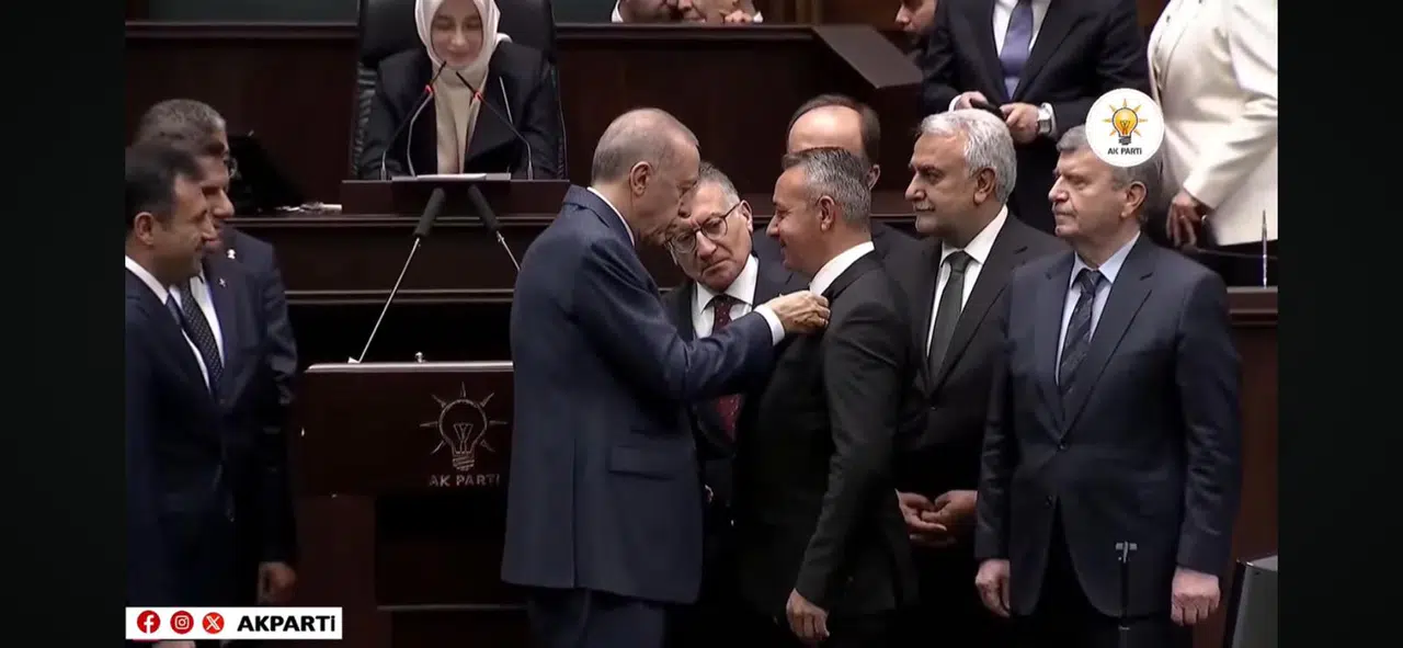Fatih Orhan ve Ali Üzlük AK Parti’de. 2 Başkana rozeti Erdoğan taktı