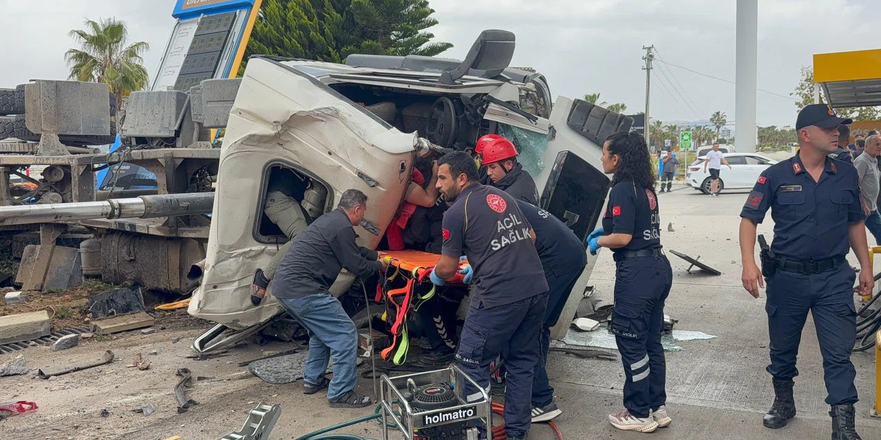 Freni patlayan zift yüklü kamyon ortalığı savaş alanına çevirdi