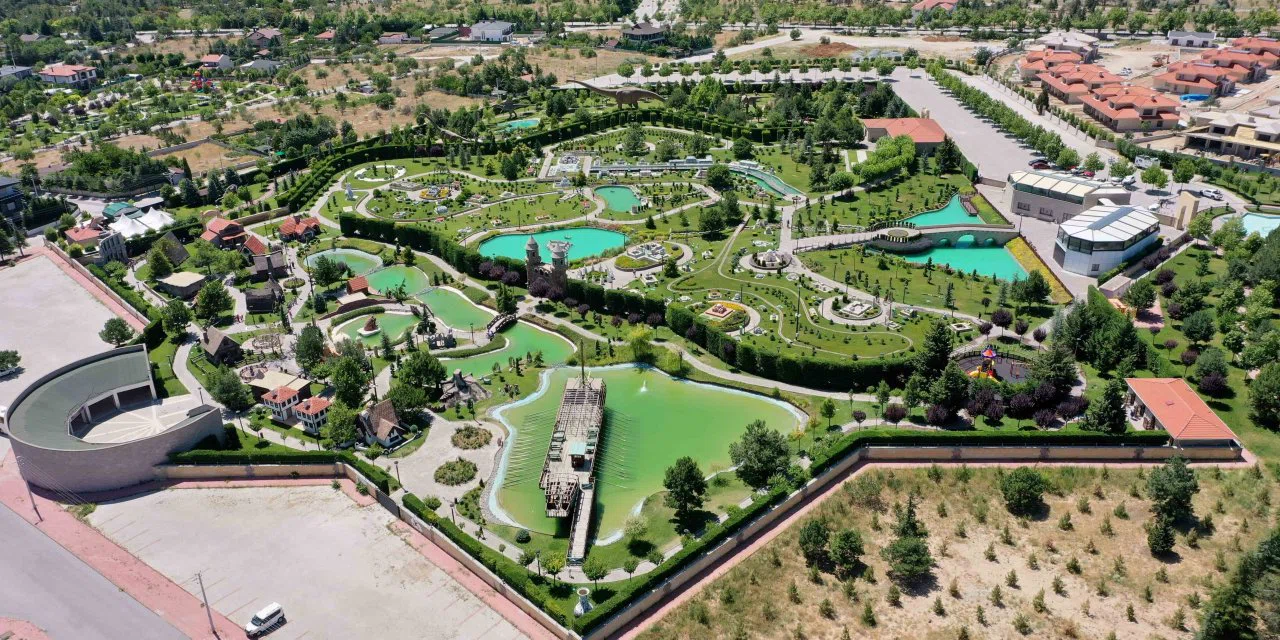 Konya'nın dinozorlu parkı yeniden doğacak. Eserler tek tek yenilenecek