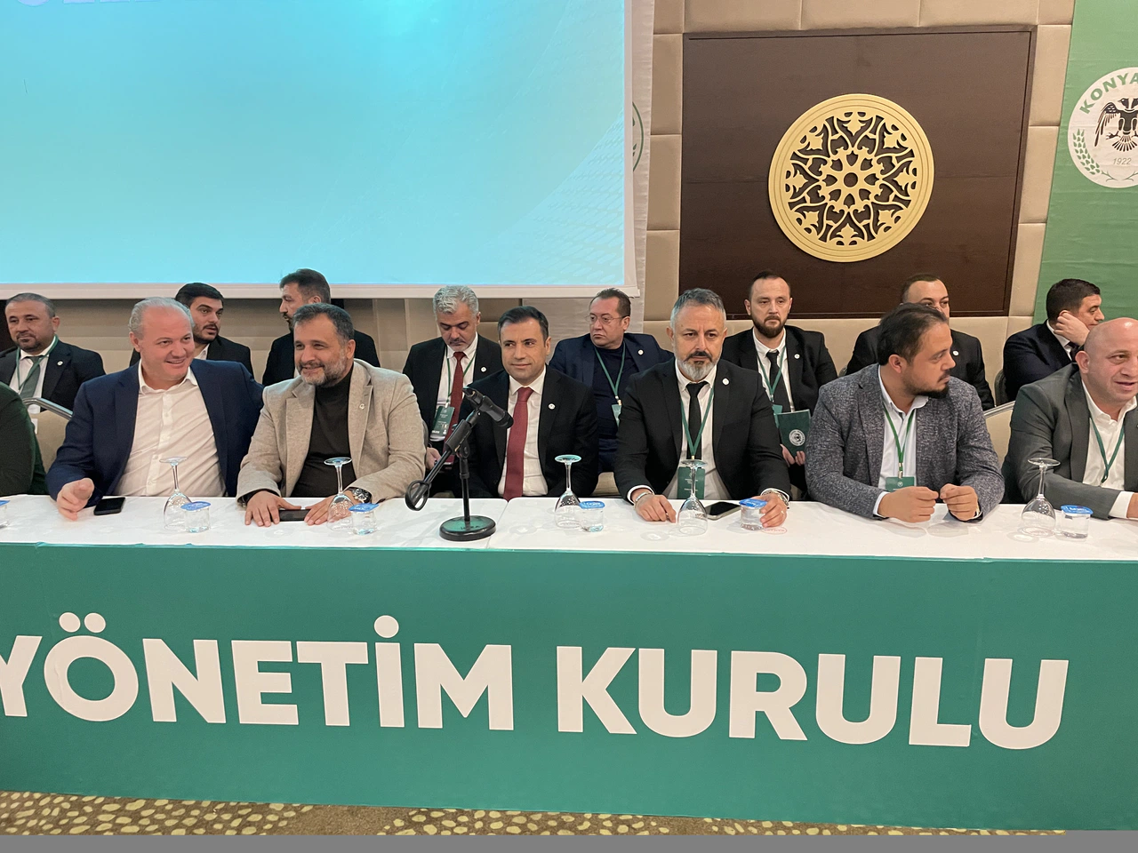 Konyaspor’da Yönetim neden kararsız? Taraftar endişeli
