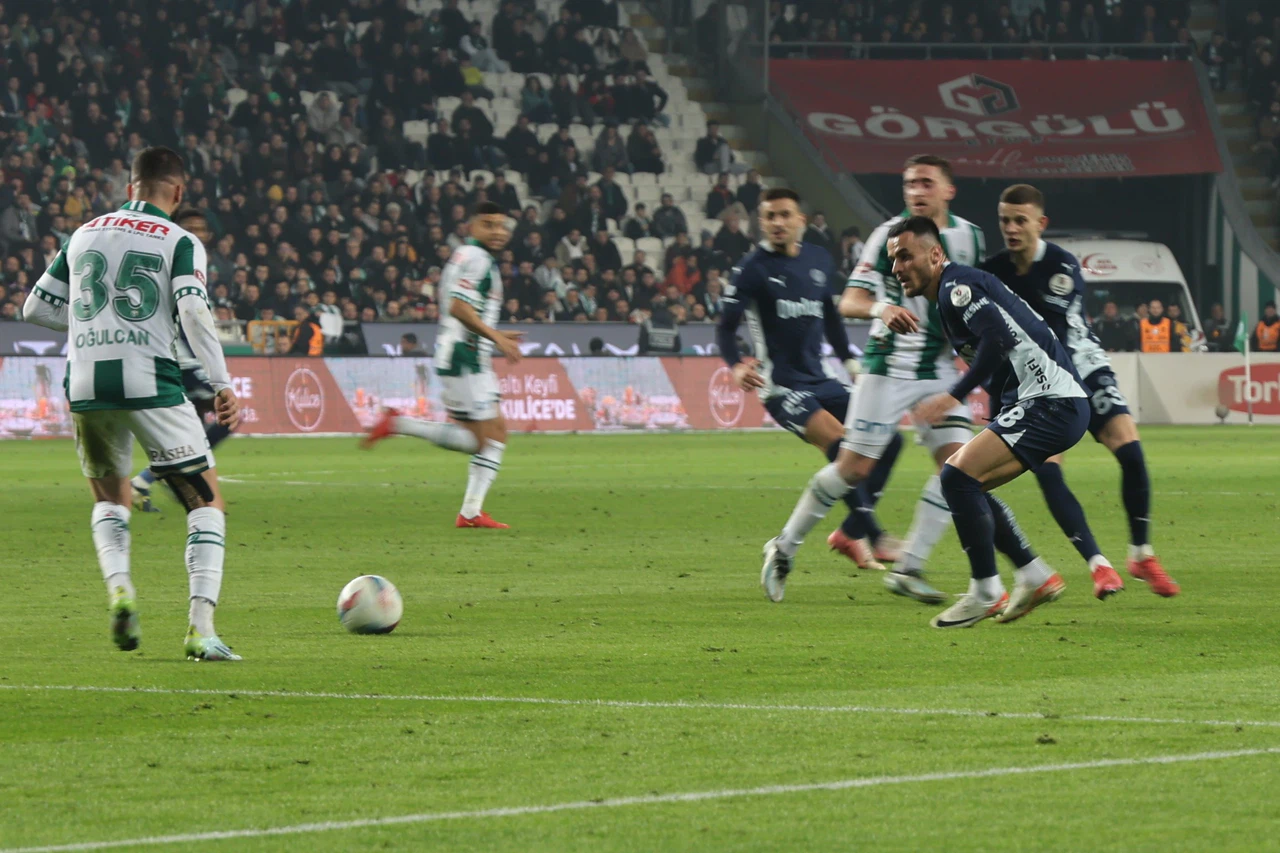 Konyaspor ve Fenerbahçe'de hedef aynı. Başladıkları gibi bitirmek istiyorlar
