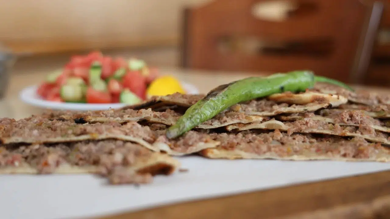 Konyalı gurmeden etliekmek tartışması. İnce uzun mu yoksa kısa geniş mi olur?